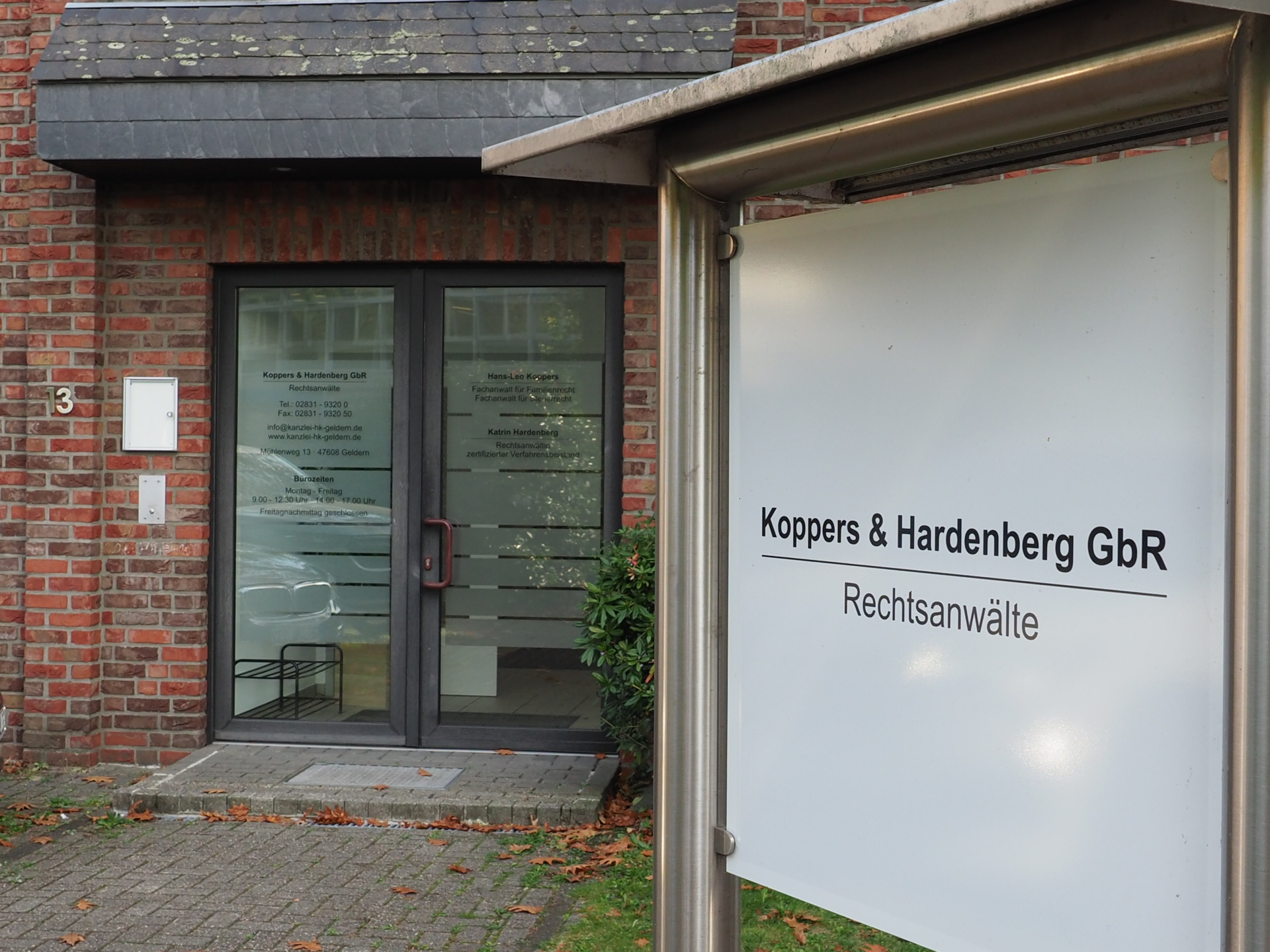 kanzlei-aussenansicht Eingang der Kanzlei Koppers und Hardenberg, Mühlenweg 13 in Geldern